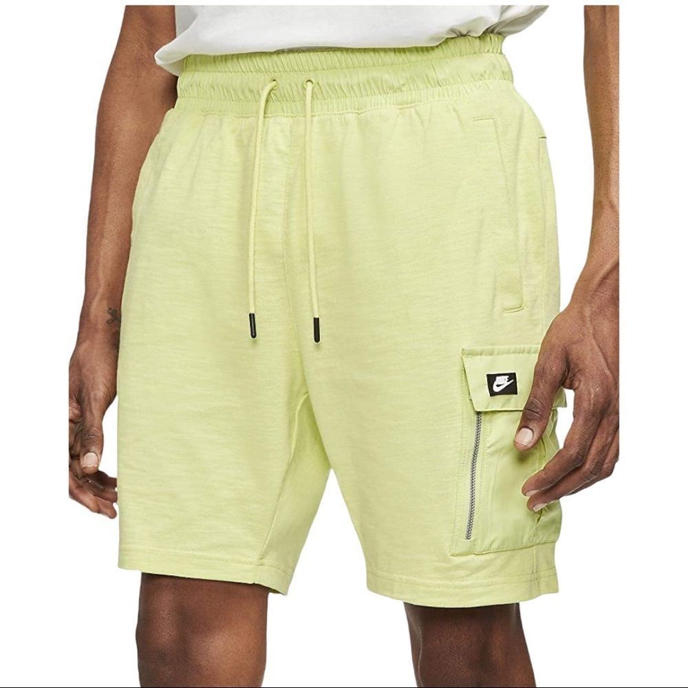 Nike Sportswear Lightweight Shorts
Color: Limelite Large